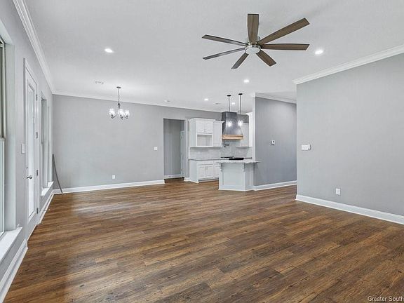 5th image of 565 Sheila Dr