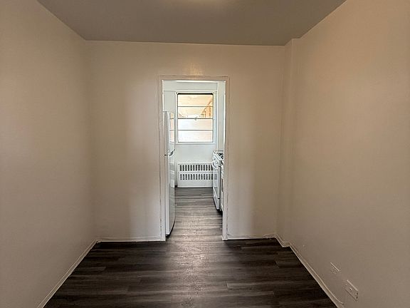 2nd image of 700 Victory Blvd APT 9