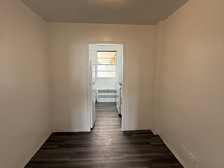 700 Victory Blvd #9 — Photo 2