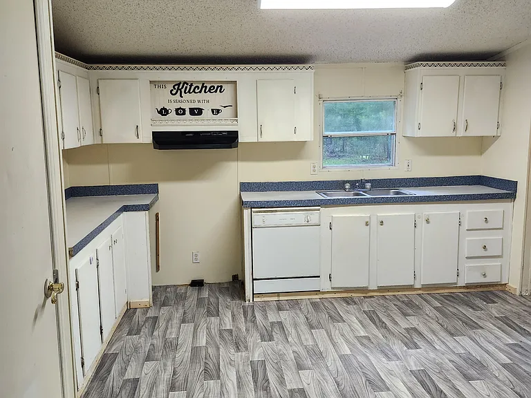 1201 Caboose Ct — Photo 5