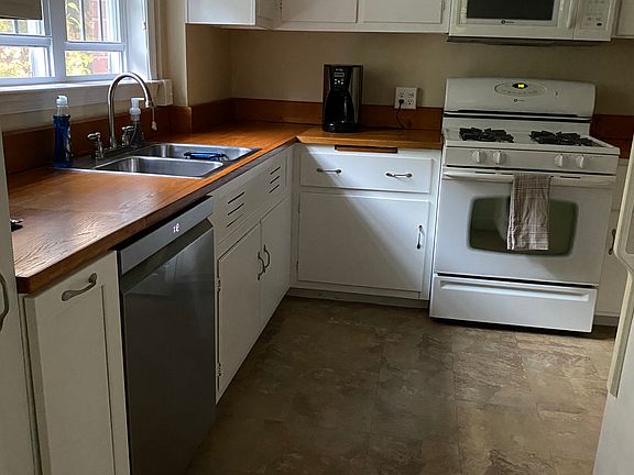 5th image of 3320 Martha Custis Dr #3320