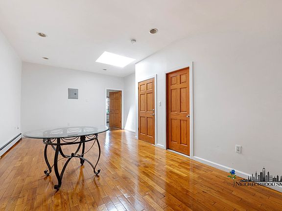 3rd image of 574 Quincy St Floor 3
