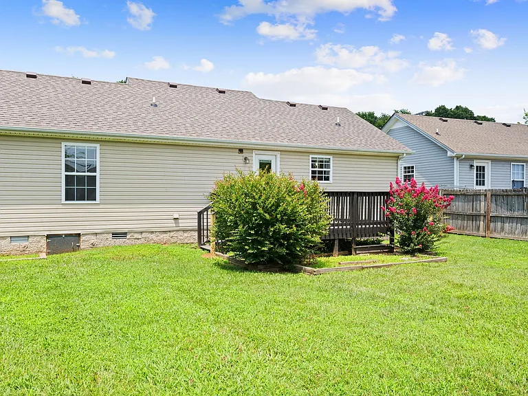 574 Oakmont Dr — Photo 26