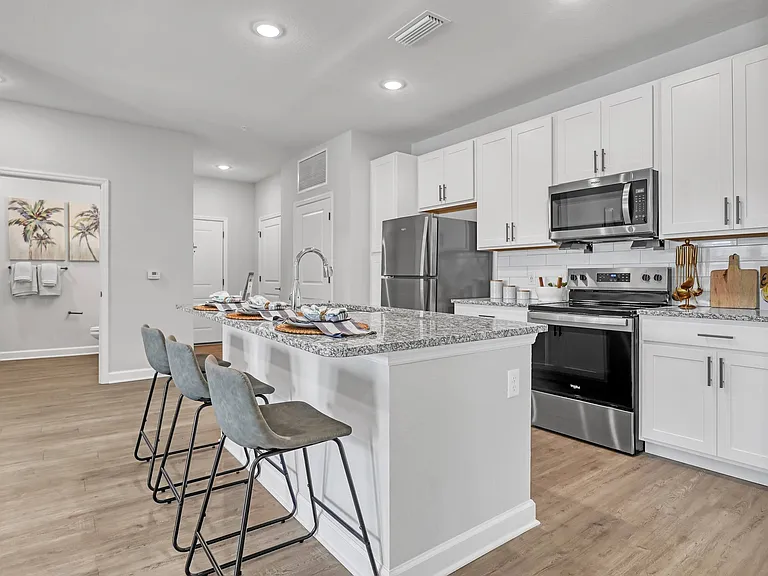 Palm Breeze Apartments — Photo 17