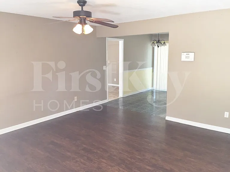 215 Heritage Way — Photo 4