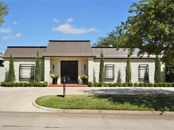 1421 Glenbrook Ter, Nichols Hills, OK 73116