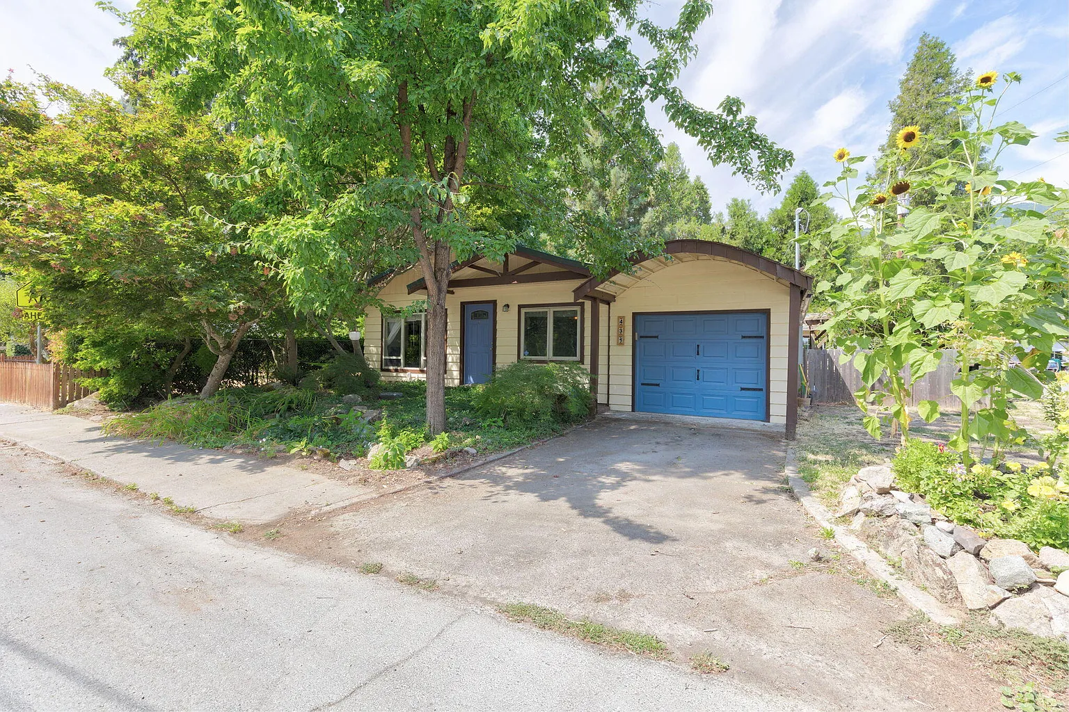 431 Berglund St photo 1