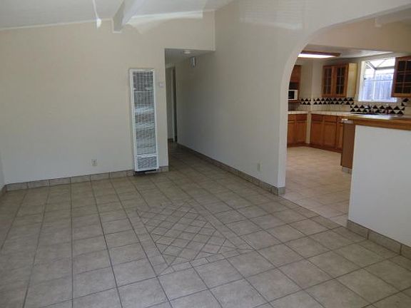 5th image of 1648 Midfield Ave