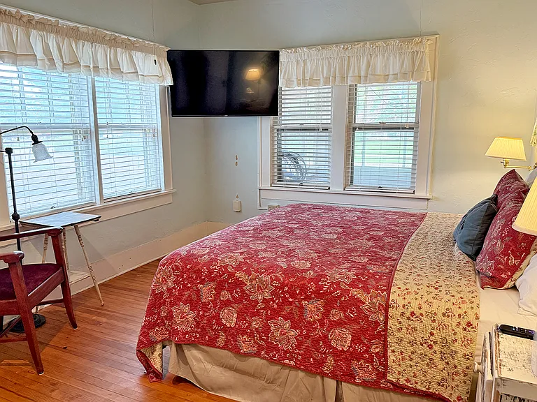 325 W Tonhawa St — Photo 11