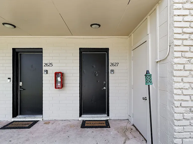 2621 SW 33rd Ave — Photo 5
