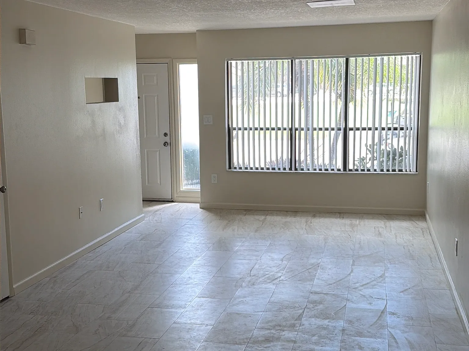 2 bed, 1.5 bath, 1025 sqft, $1,550 — Photo 3