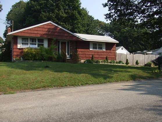 1st image of 11 Acorn Ave
