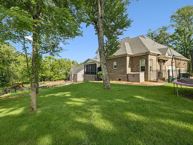8231 Glover Dr — Photo 64