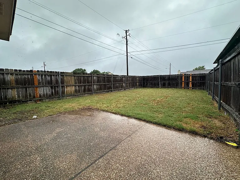 9117 Royal Ln — Photo 12