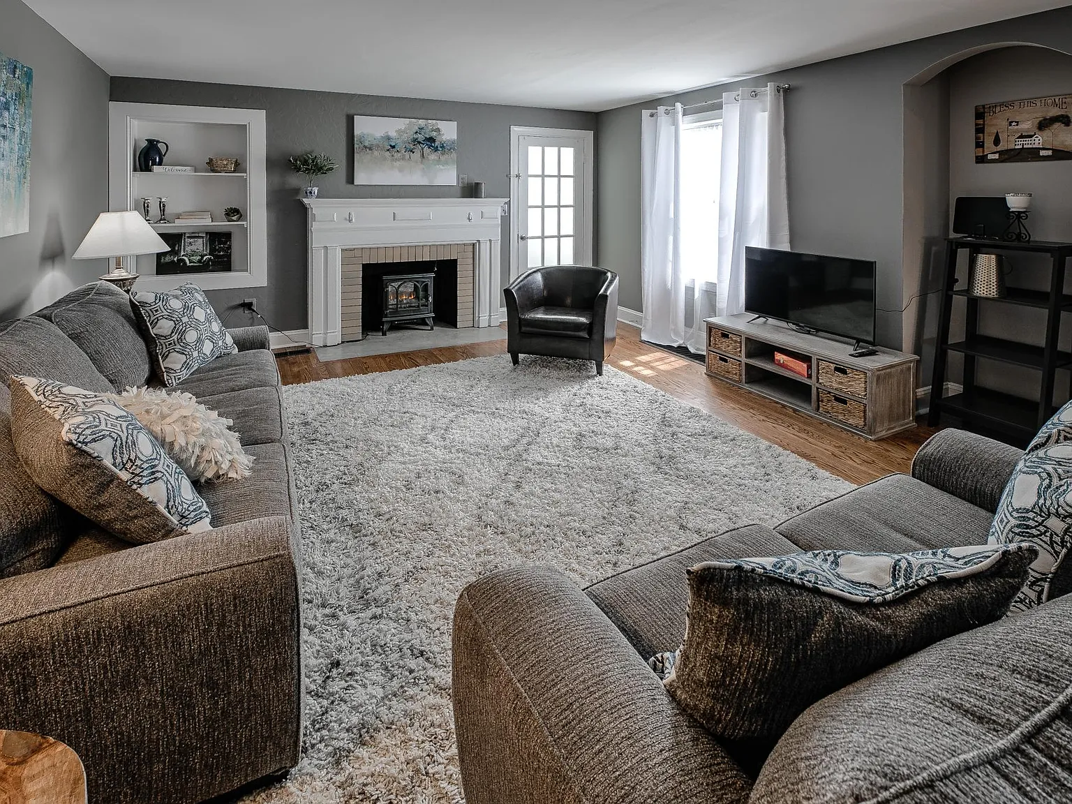 2 bed, 1400 sqft, $2,500 — Photo 2