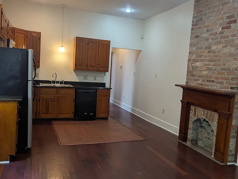 1016 N Robertson St — Photo 6