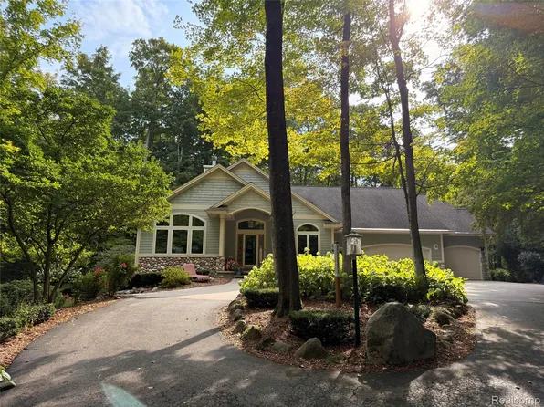 6788 E Hoxie Rd, Cedar, MI 49621