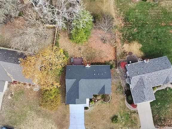 3rd image of 71 Hillsborough Ave