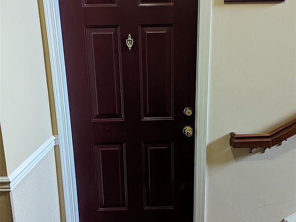 2nd image of 9942 Hyde Glen Ct