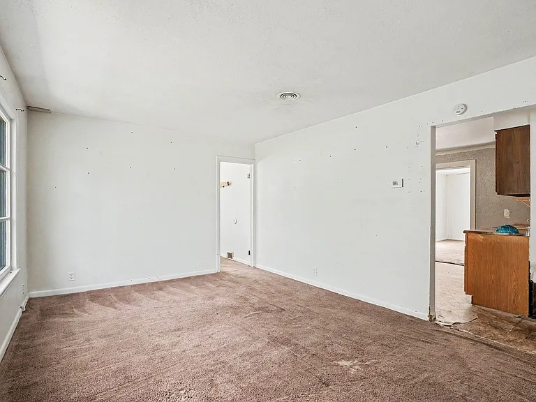 1870 Ribble St — Photo 11
