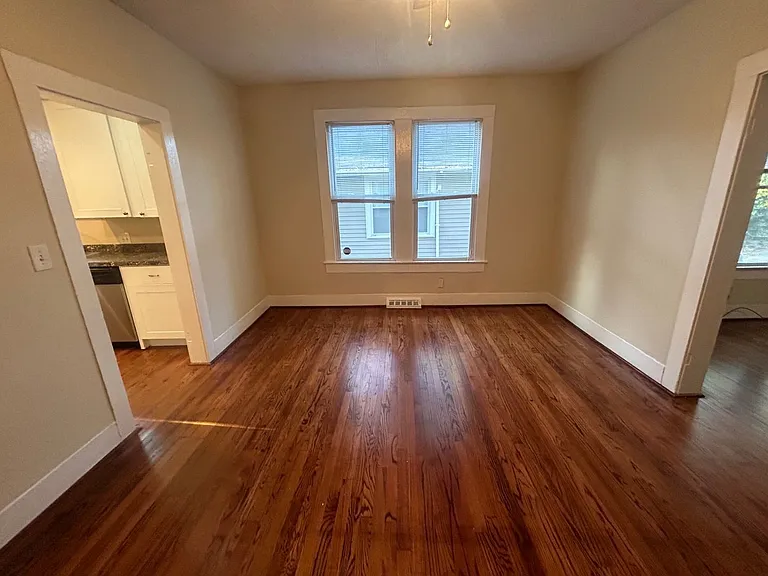 1506 Charlton St — Photo 6