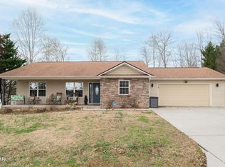 945 Holiday Ln, Sevierville, TN 37876