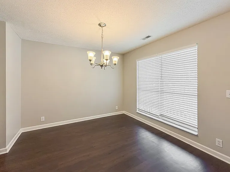 3134 Creekview Ln — Photo 8