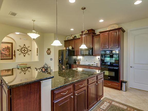 5th image of 658 Monterey Dr