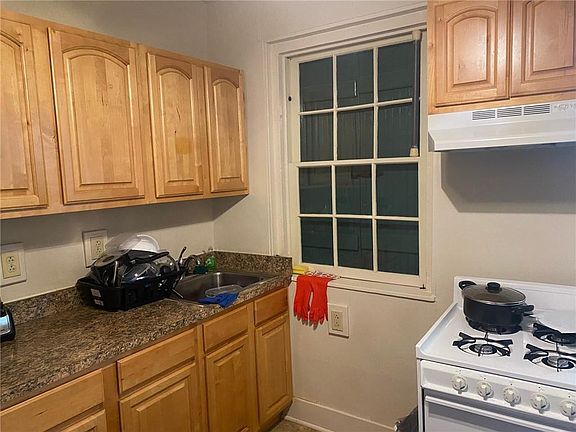 3rd image of 734 Orleans Ave #E