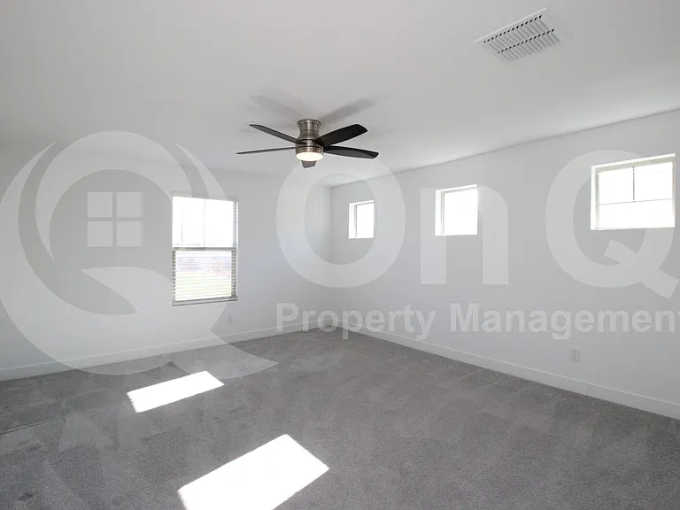 11818 S 54th Ln — Photo 10