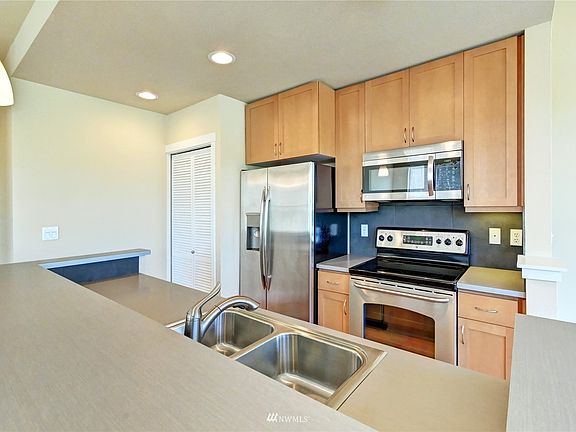 4th image of 16141 Cleveland St Unit 213