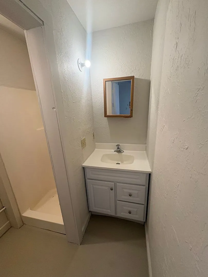 Gregory Lane Apartments — Photo 2