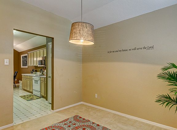 4th image of 1719 Chatham Ln