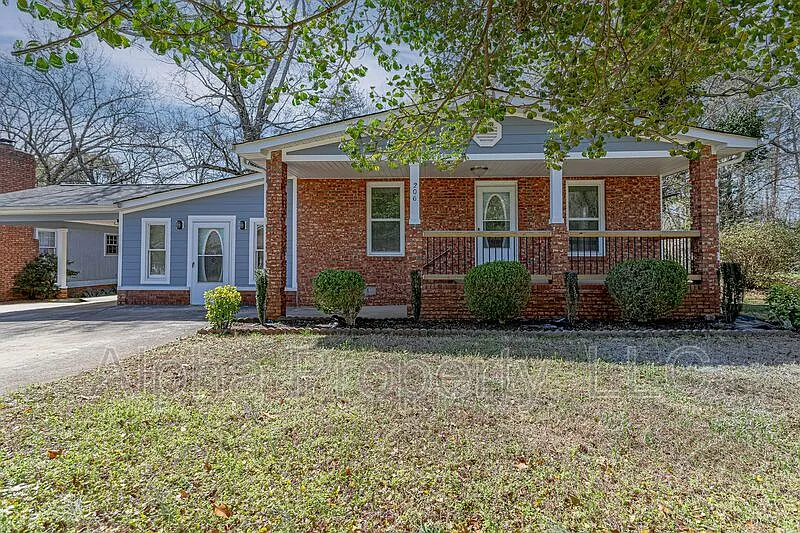3 bed, 2.0 bath, 1400 sqft, $1,850 — Photo 1