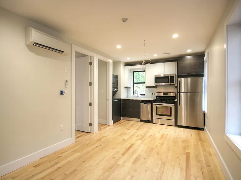 867 Metropolitan Ave #2R — Photo 1
