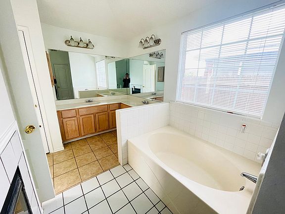3rd image of 5607 Wellston Dr