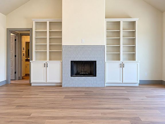 4th image of 315 Cowboy Ln