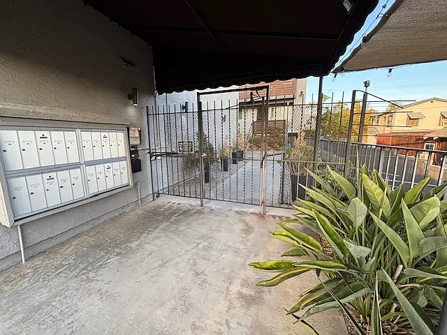 2 bed, 1.5 bath, 851 sqft, $2,800 — Photo 2