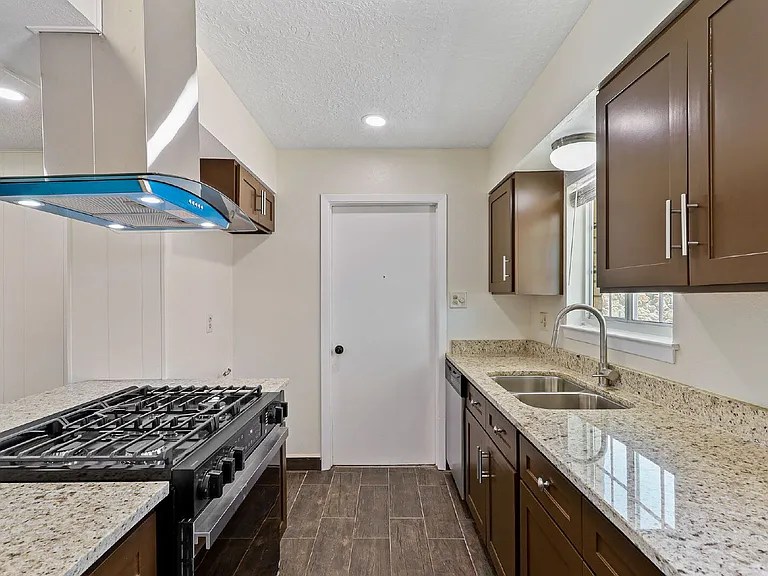 2608 Dan Sikes Dr — Photo 10