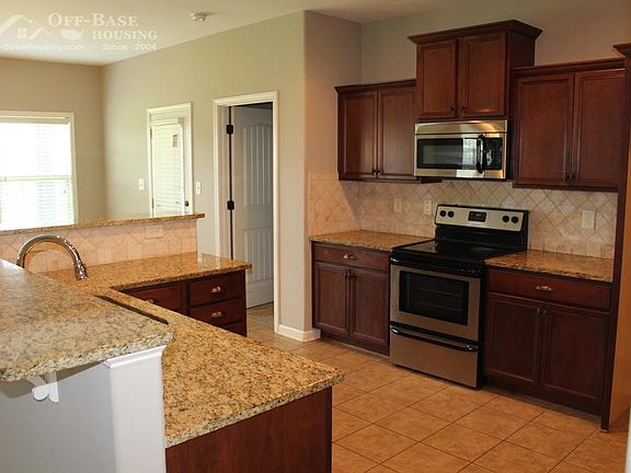 3rd image of 125 Cedarland Dr
