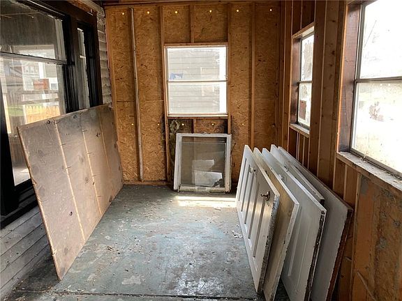 4th image of 3107 N Broadway St