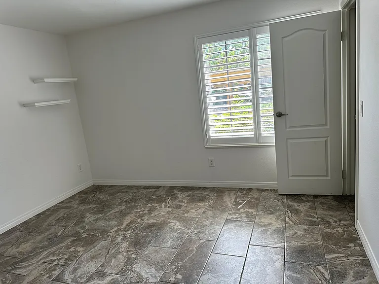 12055 Alta Carmel Ct #181 — Photo 6
