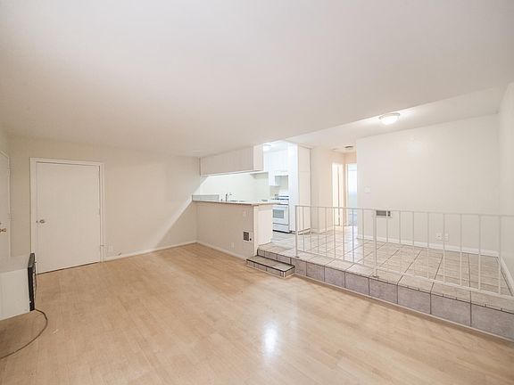 3rd image of 13983 Astoria St APT 112