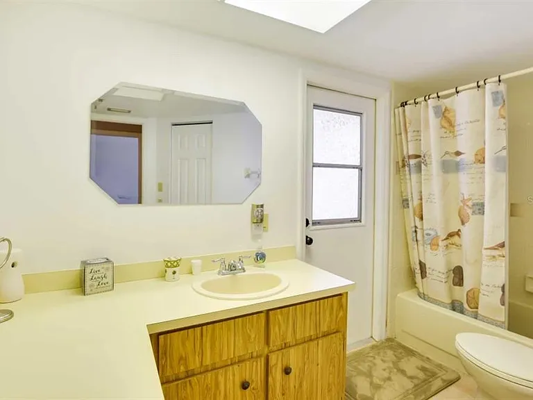 1342 Eagle St — Photo 25