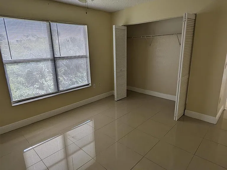 1522 Lake Crystal Dr #F — Photo 7