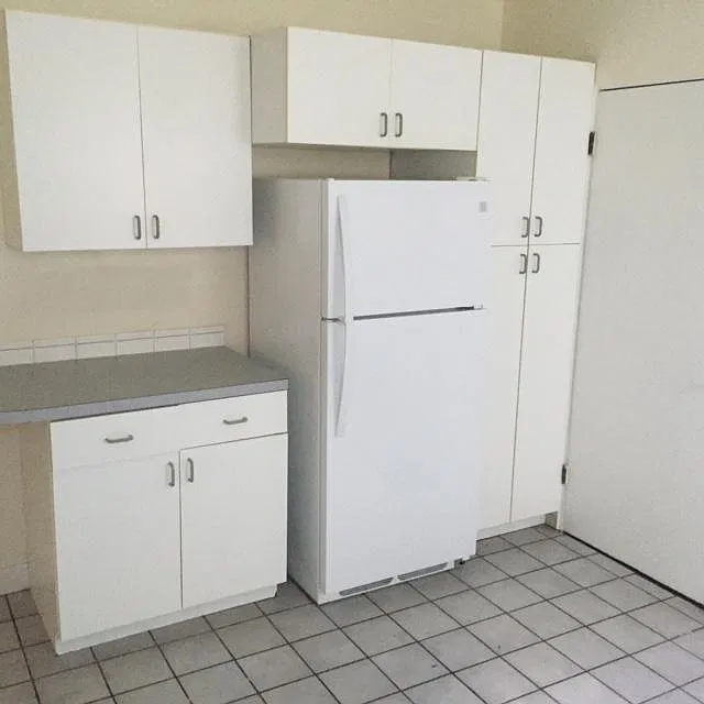 3 bed, 870 sqft, $4,400 — Photo 2