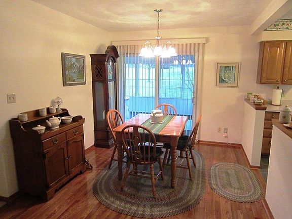 3rd image of 106 Sherwood Dr