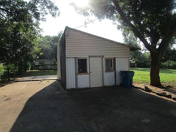 5th image of 1305 Hiawatha St