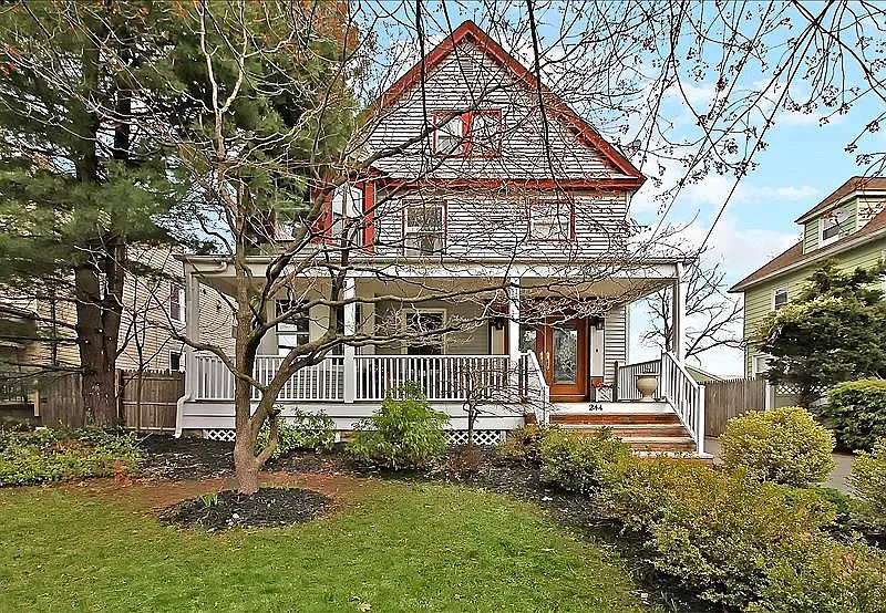 244 Columbia St photo 1