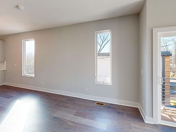 3rd image of 423 Coxe Ave